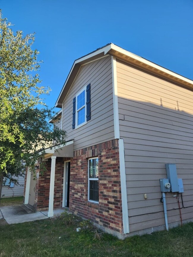 Building Photo - BEAUTIFUL HOME IN JARRELL. MOVE IN READY!.