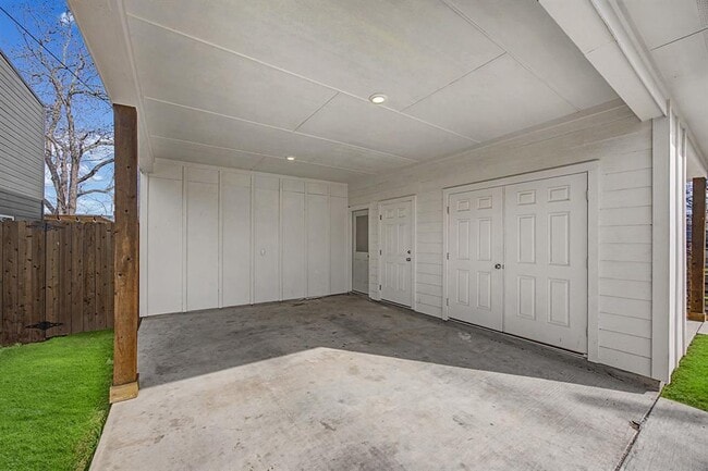 Building Photo - 803 4th St