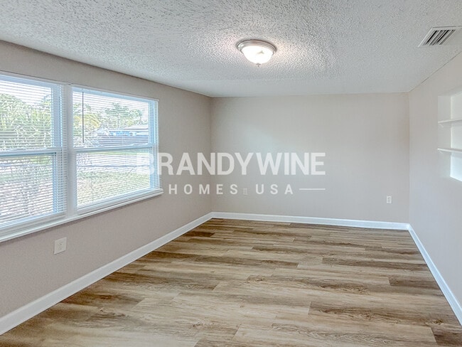 Building Photo - 6135 Seabreeze Dr