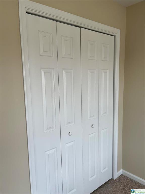 Building Photo - 338 S Oak St