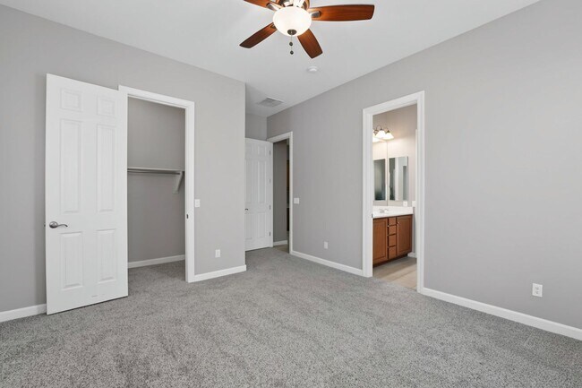 Building Photo - Welcome to this inviting Phoenix Rental - Available!