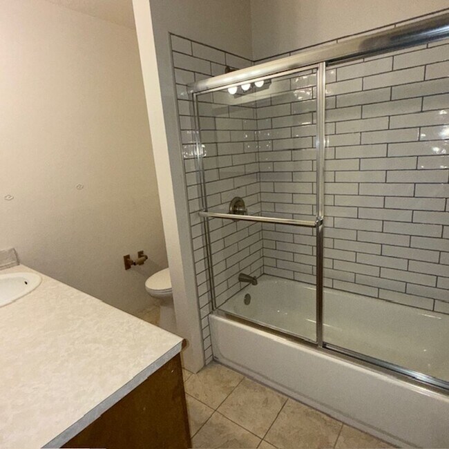 Building Photo - Beautifully updated, Spacious 3-bedroom, 2-bath home in popular NE Heights