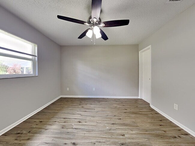 Building Photo - 2810 Bellwood Dr