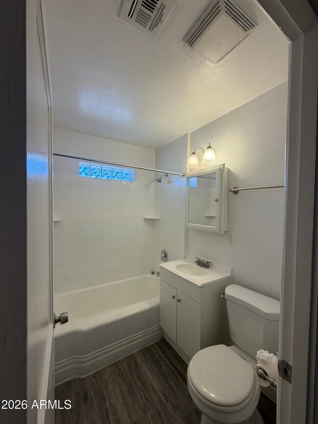 Building Photo - 712 W Taylor St