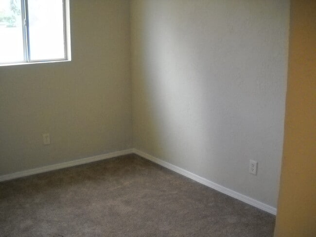 Building Photo - Palominas