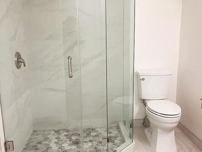 Building Photo - 2800 Middle River Dr