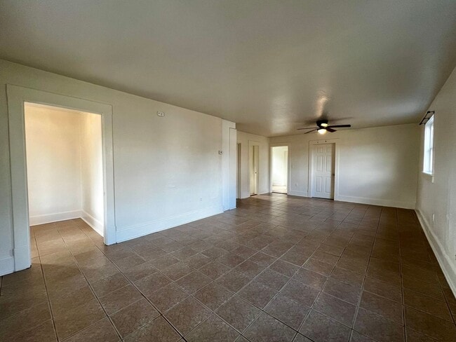 Building Photo - Non refundable and security deposit total:...