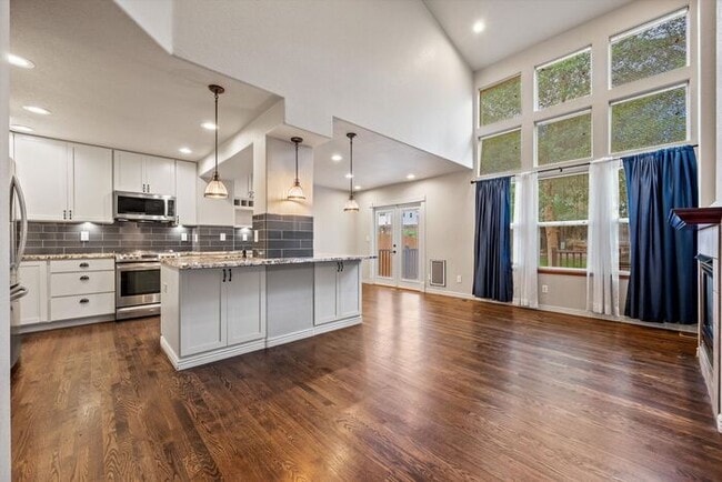 Building Photo - Beautiful 4-Bedroom Home in Lakewood with Finished Basement & Private Backyard