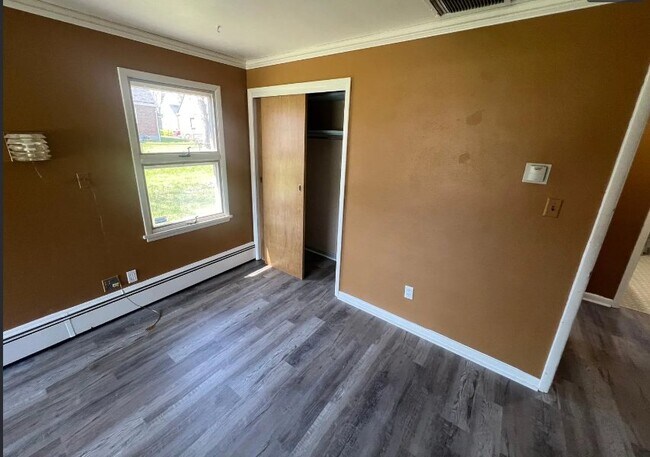 Building Photo - 401 Golfview Ave