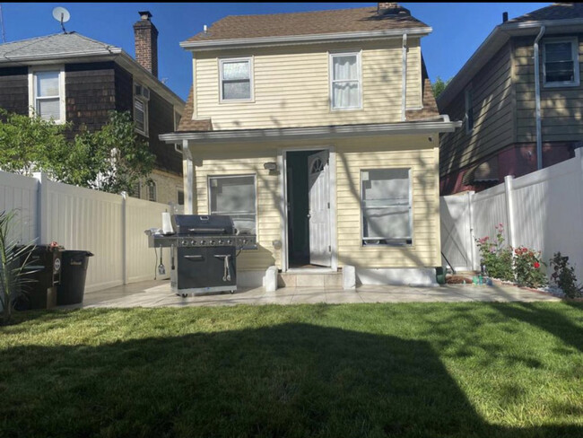 Building Photo - 4123 Wickham Ave