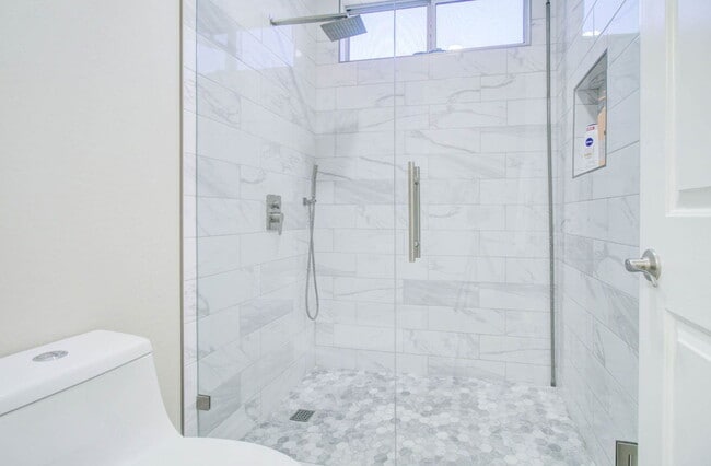 Building Photo - 1000 S Roanoke St