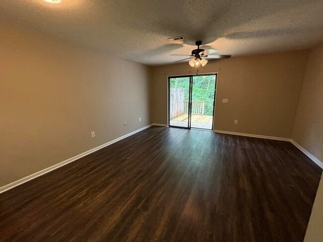 Building Photo - 121 Candlebrook Dr