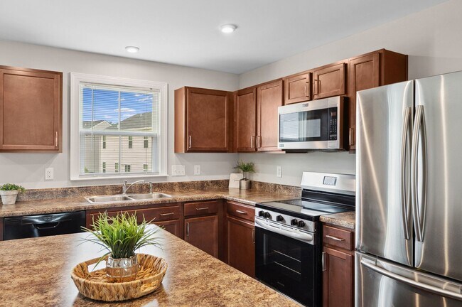 Building Photo - ?Beautifully F?resh Painted Carpetless 4-B...