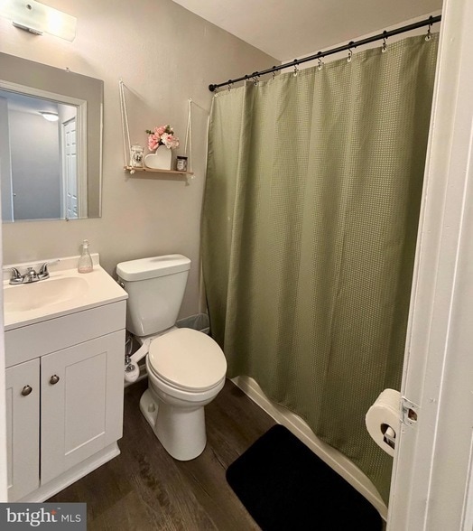 Building Photo - 415 Strathaven Ct