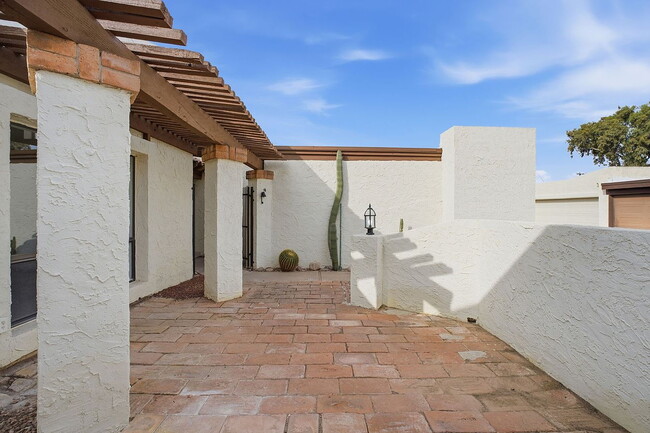 Building Photo - SINGLE FAMILY HOME.