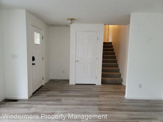 Building Photo - 3 br, 2.5 bath House - 943 NE Winston Drive