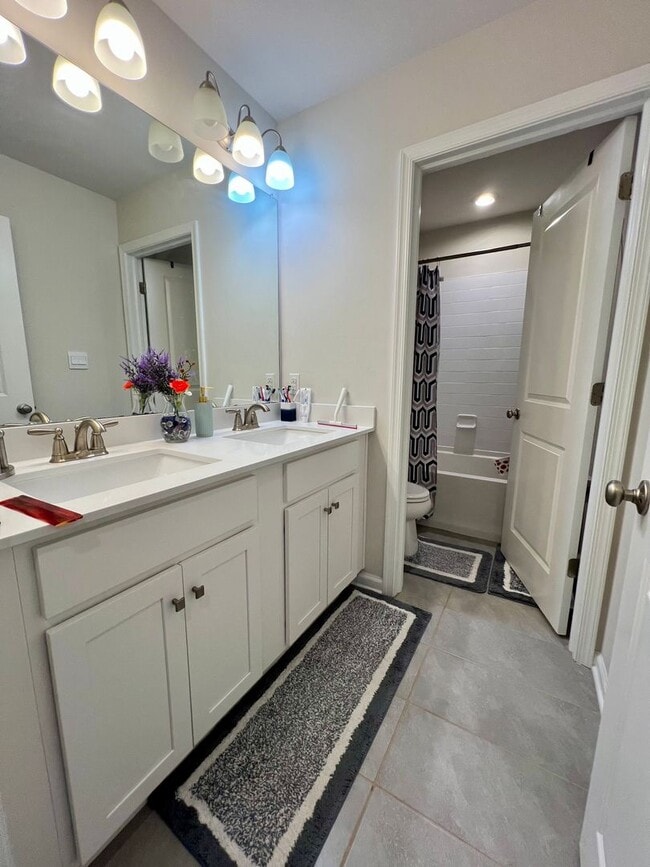 Building Photo - Stunning 4-Bed Townhome in Quakertown! Ava...