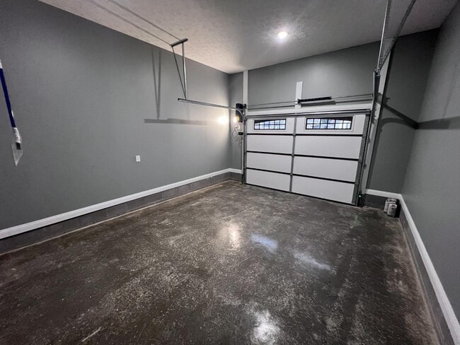 Building Photo - 235 Guthrie Dr