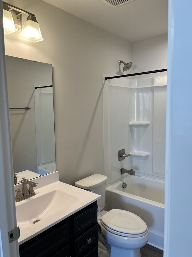 Building Photo - "Charming 3-Bedroom Townhouse with 2.5 Baths on Riverbrook Drive – Your Perfect Gallatin Retreat!"