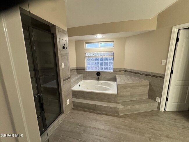 Building Photo - 398 Bentridge Drive