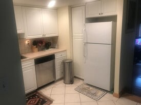 Building Photo - 55 Broadlawn Park