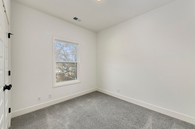 Building Photo - 4133 Virginia Ave