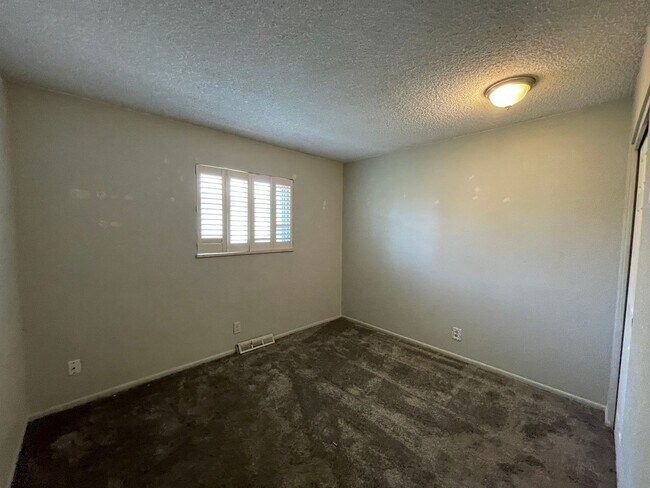 Building Photo - Charming 2-Bed, 2-Bath Condo in Prime Loca...