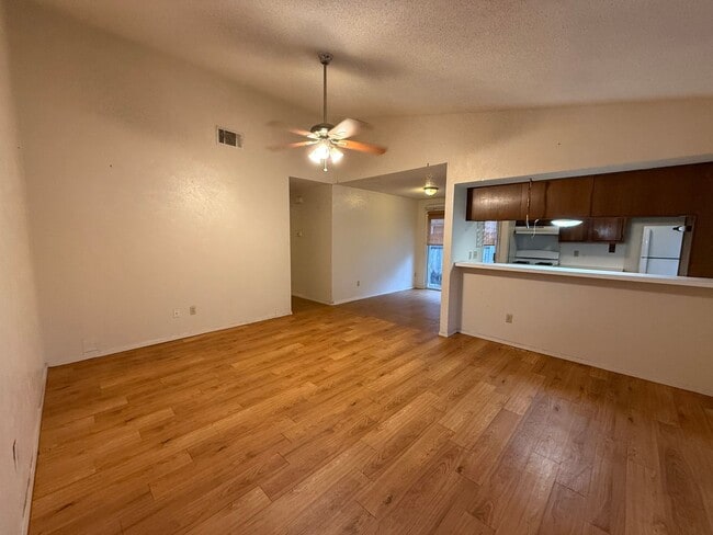 Building Photo - North Austin Duplex: Two Weeks FREE!!!