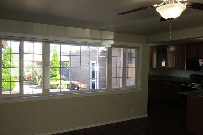 Building Photo - 3 Bedroom House in Mount Vernon