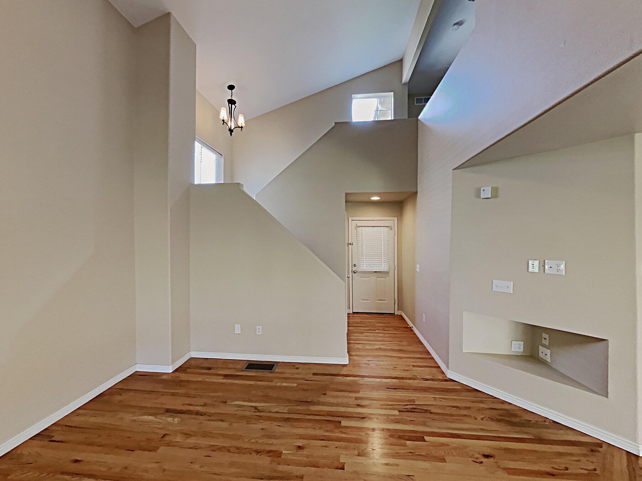 Building Photo - 10379 Ravenswood Way