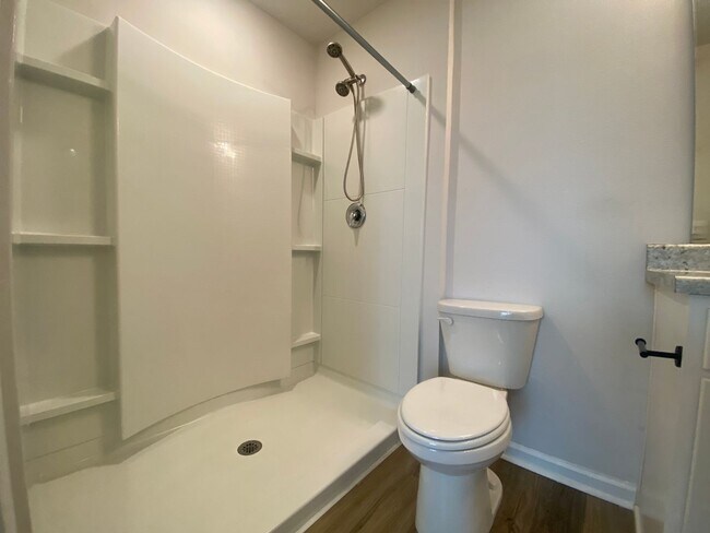 Building Photo - Efficient 4BR Living with Fenced Yard & Convenient Access