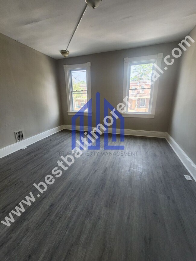 Building Photo - Spacious 3 Bedroom 2 Bathroom in East Baltimore