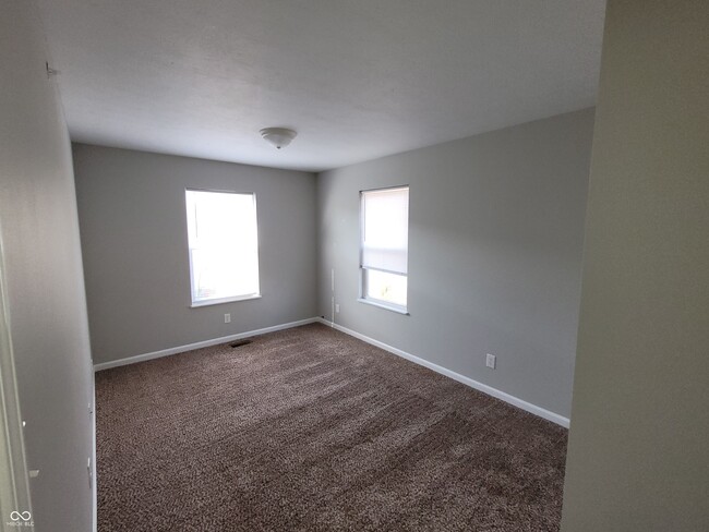 Building Photo - 148 E Center Dr