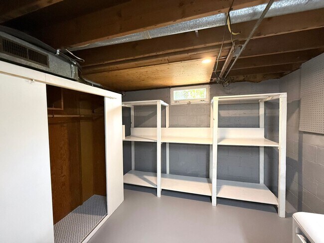 Building Photo - 1307 Perkins Ave