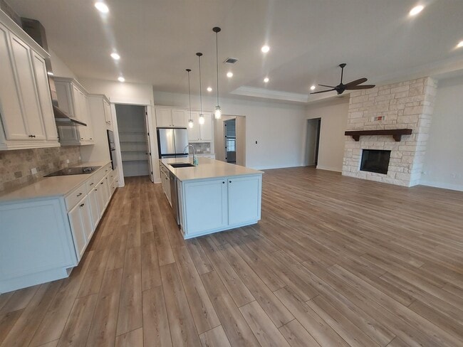 Building Photo - 401 Verbena Dr