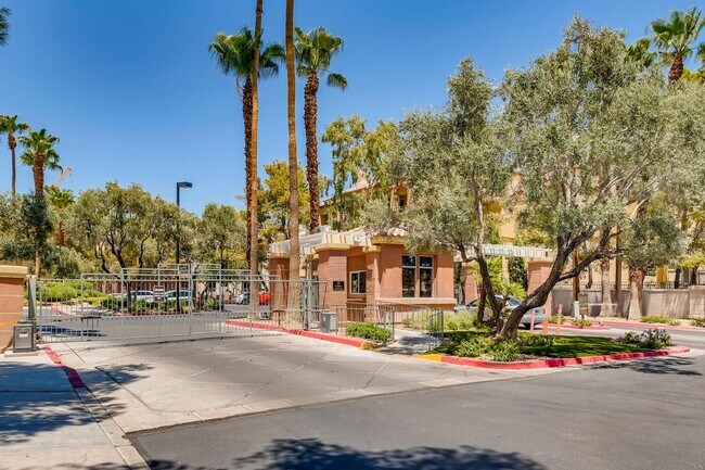 Building Photo - 270 E Flamingo Rd