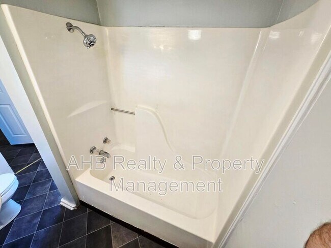 Building Photo - 511 S Flanner St