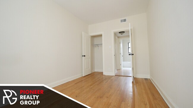 Building Photo - 4034 N Ashland Ave
