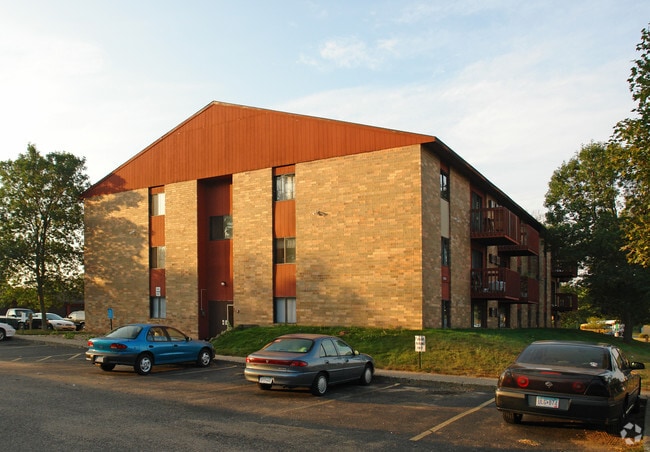 Primary Photo - Royal Oaks Apartments