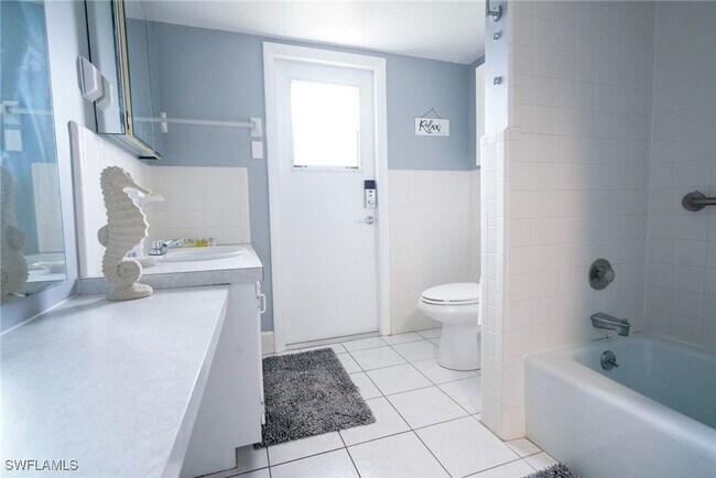 Building Photo - 1351 Oaklawn Ct