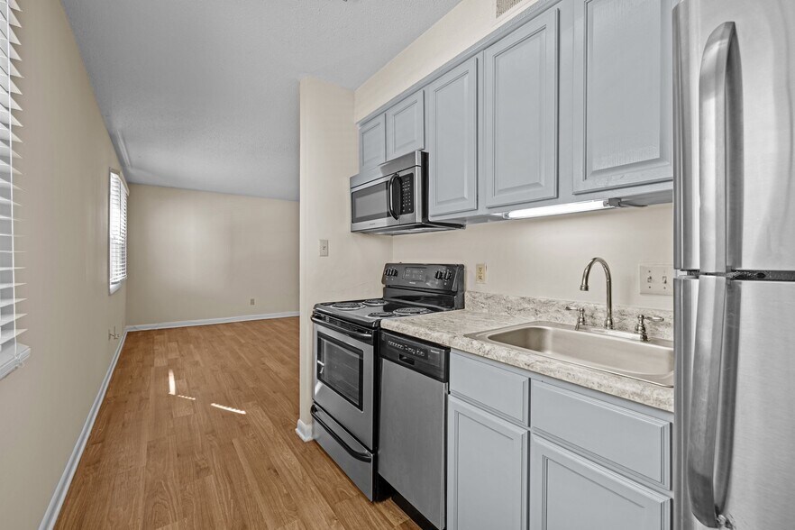 Building Photo - 900 Moses Ct