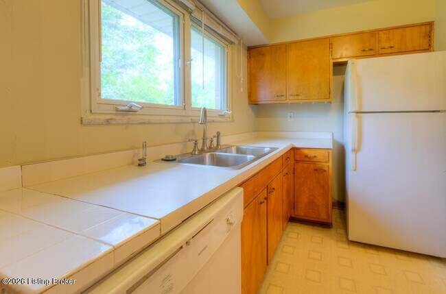 Building Photo - 2713 Riedling Dr
