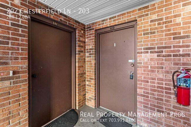 Building Photo - 202 Chesterfield Ln