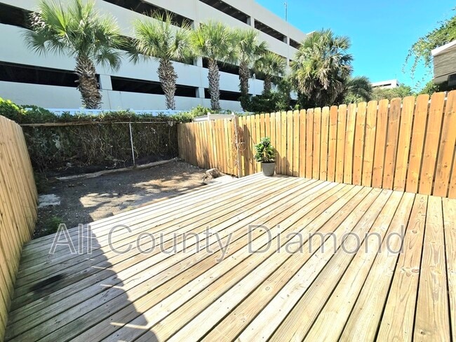 Building Photo - 636 W Caladium Cir