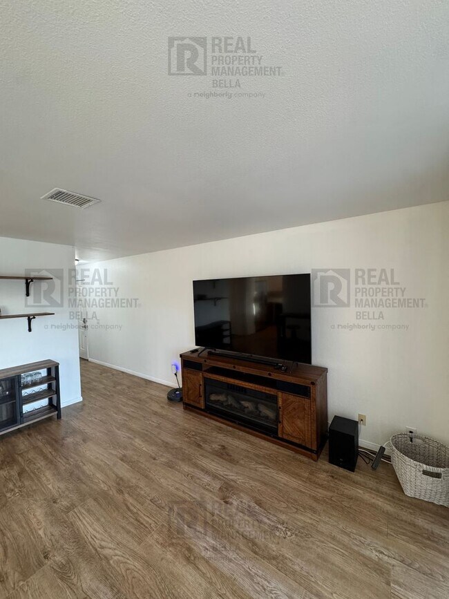 Building Photo - 24311 Canyon Lake Dr N