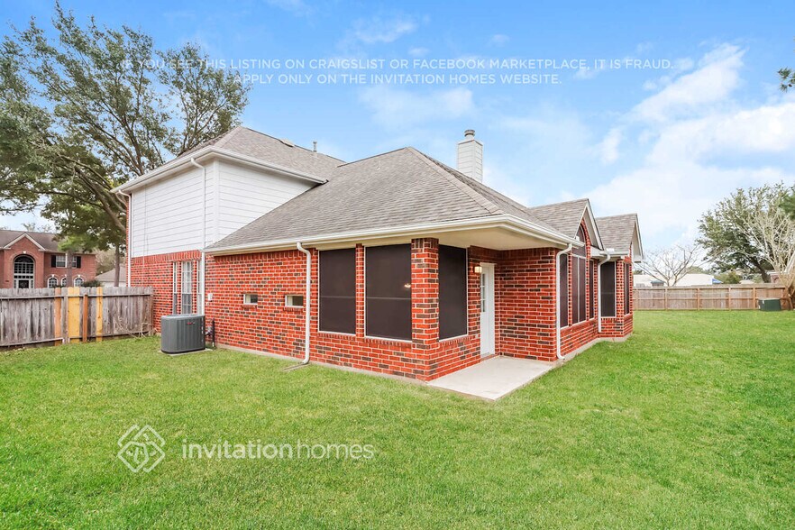 Building Photo - 16811 Valley Palms Dr