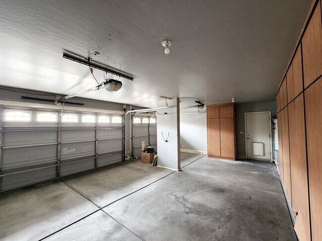 Building Photo - Marshall Ranch 5 bedroom!!  Available Now.