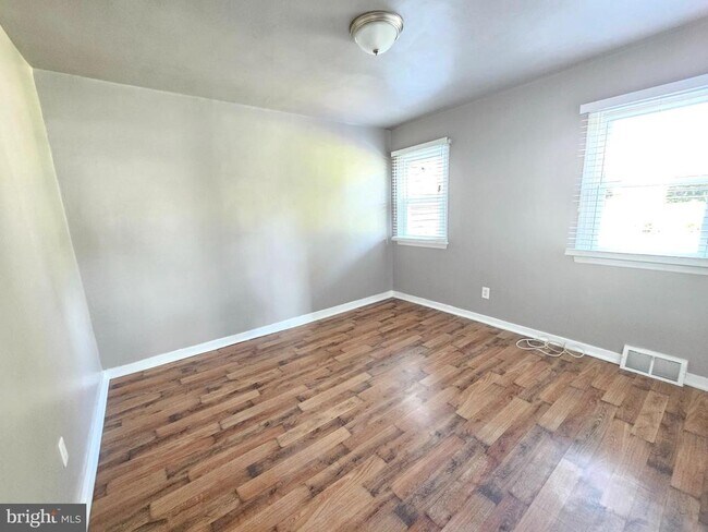 Building Photo - 11 Drexel Ave