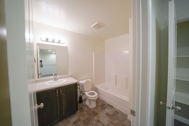 Building Photo - Spacious Townhome for Rent – Prime Location!