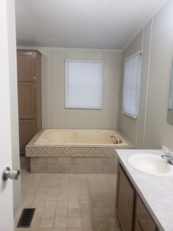 Building Photo - 2084 White Pine M H P Rd